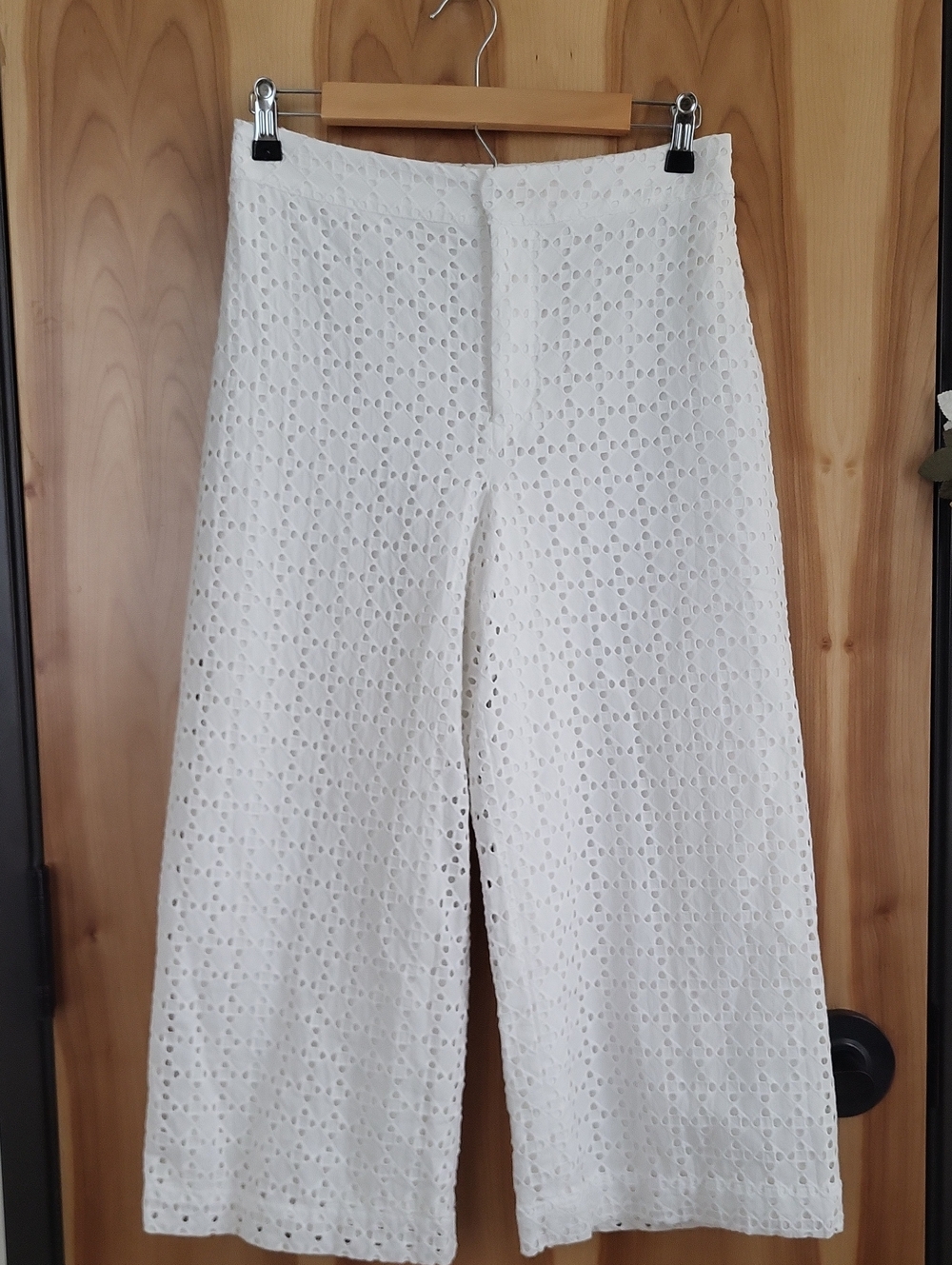 Marled White Eyelet Culotte Pants